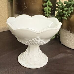 Vintage Harvest Grape Milk
Glass Pedestal Candle Holder